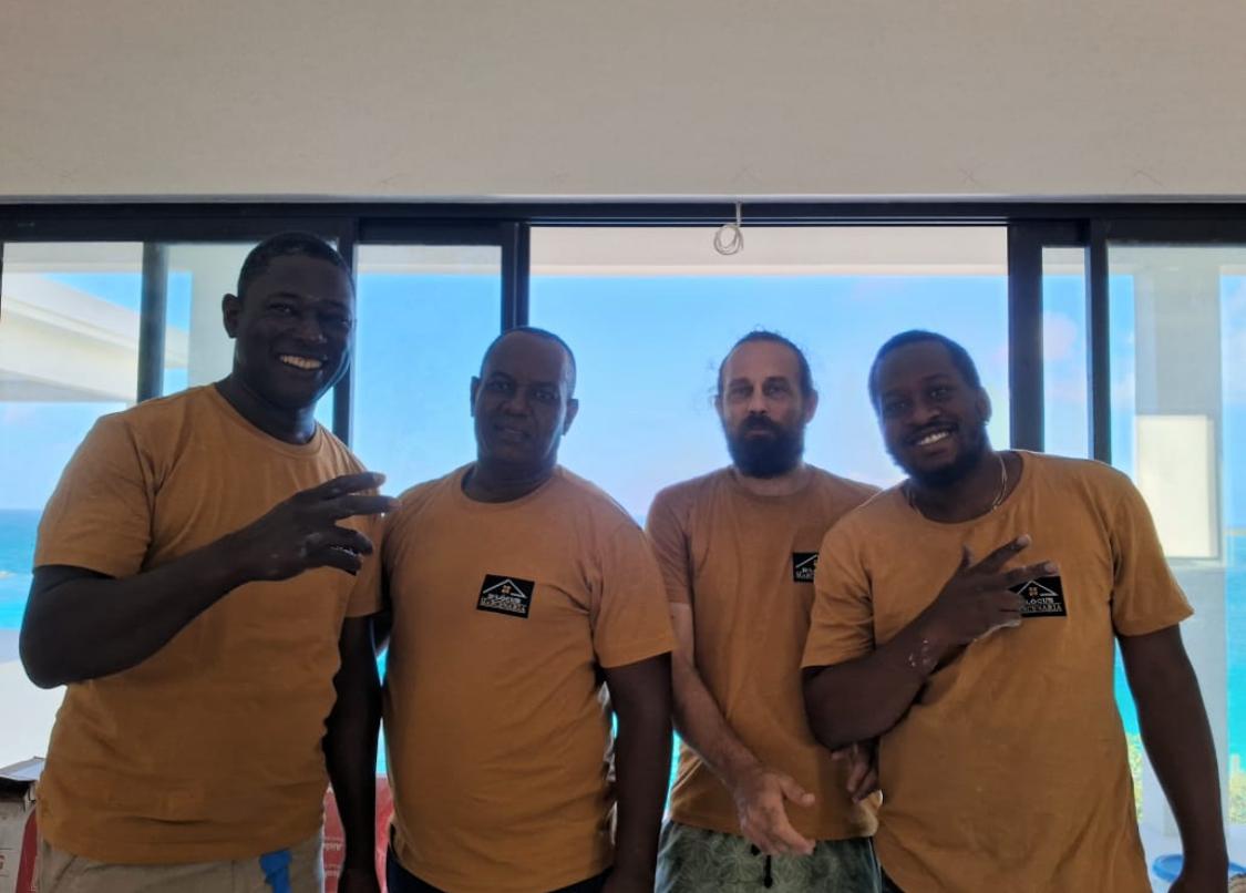 Equipe da D'Lócus em San Thomás, no Caribe, durante a instalação de um projeto exportado